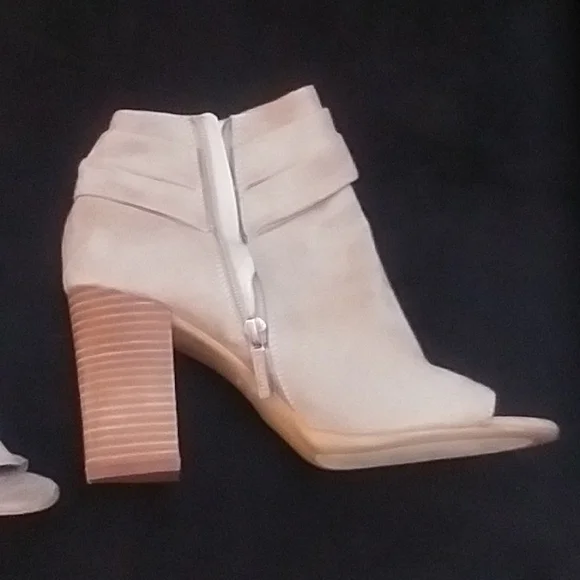 Nine West 8.5 heels - Picture 3 of 3